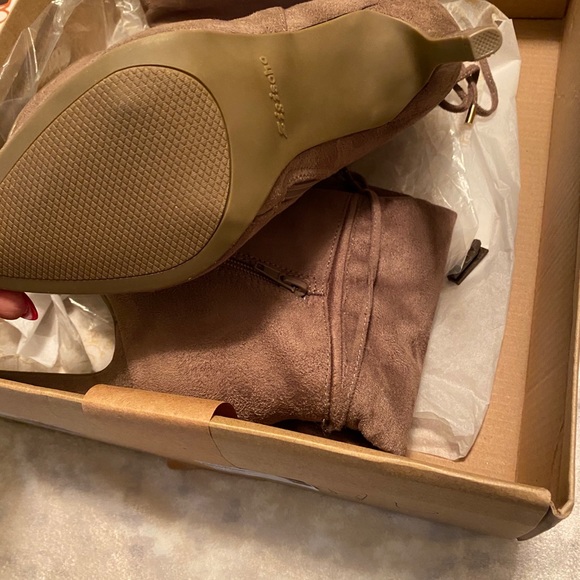 SOLD NWT tan faux suede - Picture 2 of 4